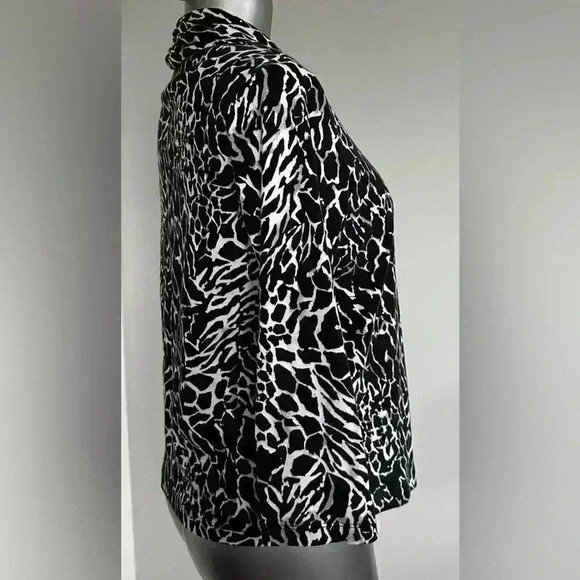 FREE 💟Animal Print Black &  White Top - Picture 2 of 10